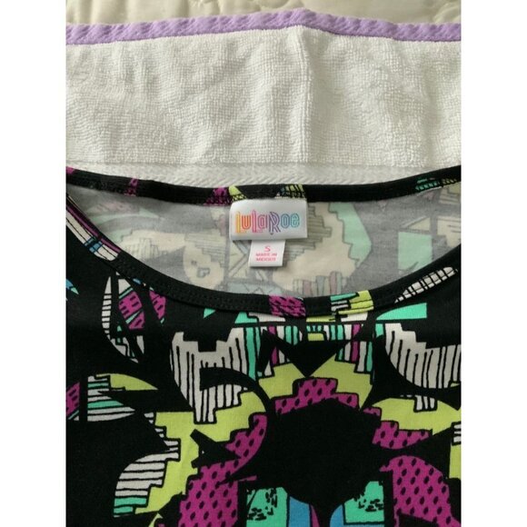 LULAROE CREW NECK, STYLE -IRMA, NWT M BLACK W/MULTI COLORS   POLYESTER, SPANDEX - Picture 2 of 7